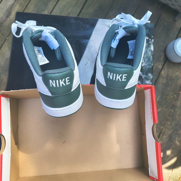 Women's size 10 - Picture 2 of 5